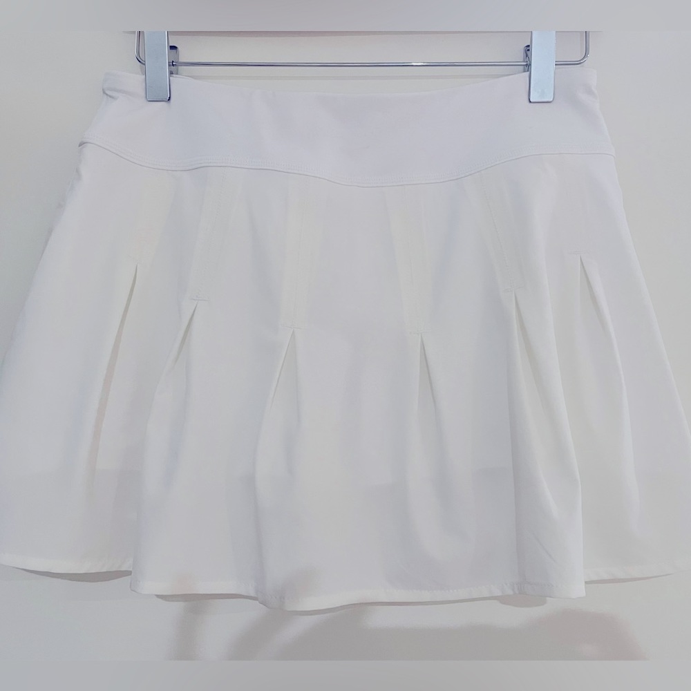 Athleta white tennis skirt size small with attached shorts.